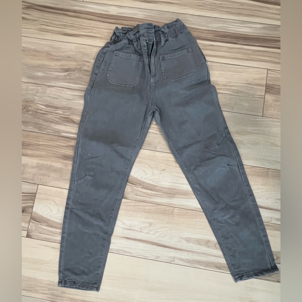 Paper bag waisted Jeans, never worn. Size small
